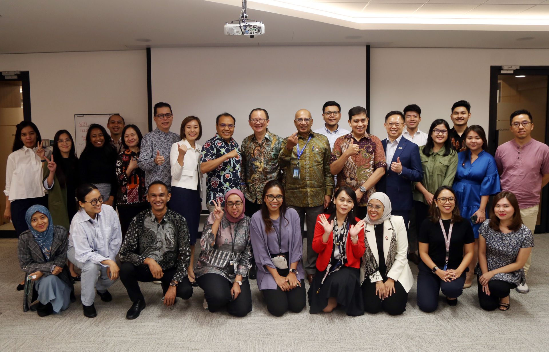 Participants at the inaugural Thursday@OCJ on 25 May 2023 where Dr Themin Suwardy delivered a talk on "Future Trends of Sustainability Reporting".